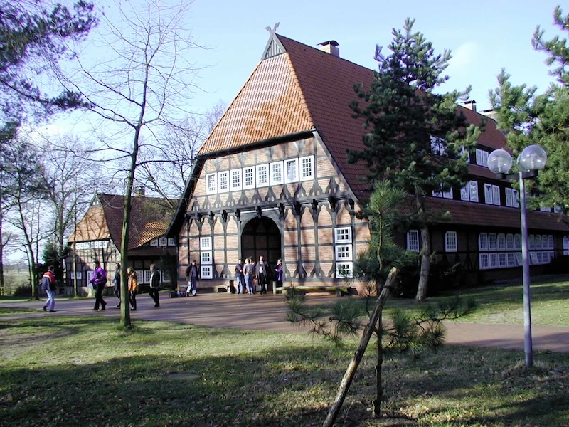 Das Haupthaus des Evangelischen Jugendhofs Sachsenhain in Verden.